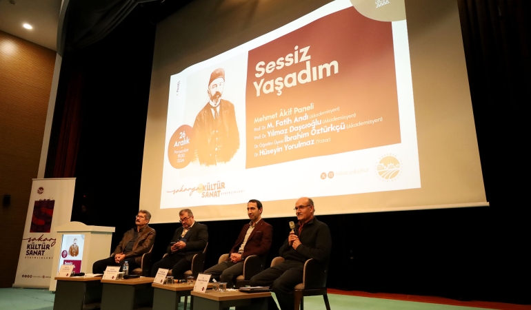 Milletin hafızasında hiç sönmeyecek olan bir ışık Mehmet Akif’in vatana olan aşkını anlattılar
