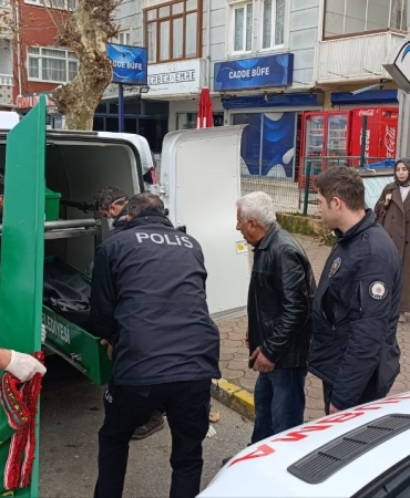 KOMŞULARININ HABER ALAMADIĞI ADAM ÇÖP DOLU EVDE ÖLÜ BULUNDU