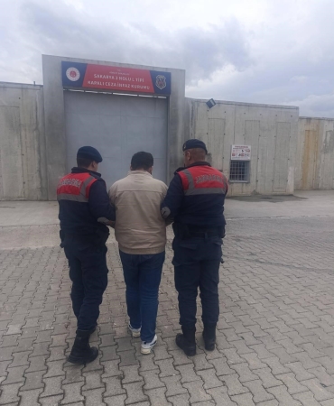 YAŞLI ADAMIN MOTOSİKLETİNİ ÇALAN 2 HIRSIZ TUTUKLANDI