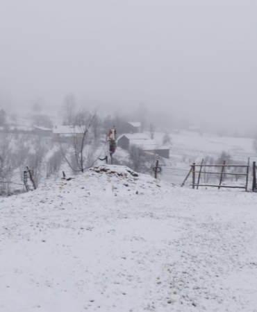 YÜKSEK KESİMLERDE KAR YAĞIŞI YENİDEN BAŞLADI SAKARYA'DA KAR KALINLIĞI 10 SANTİMETREYE ULAŞTI