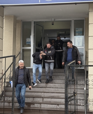 HEDEFİ ŞAŞIRIP 112 ACİL PERSONELİNİ VURAN ŞÜPHELİLER ADLİYEDE
