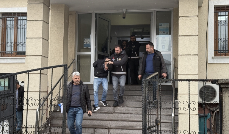 HEDEFİ ŞAŞIRIP 112 ACİL PERSONELİNİ VURAN ŞÜPHELİLER ADLİYEDE