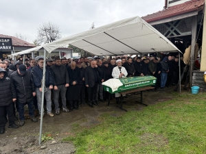 DÖNEMİN KARA KUTUSU OLARAK BİLİNEN SUÇ ÖRGÜTÜ LİDERİ HADİ ÖZCAN, SAKARYA'DA TOPRAĞA VERİLDİ ÖZCAN, VASİYETİ ÜZERİNE 2 BUÇUK YAŞINDAYKEN KAYBETTİĞİ ANNESİNİN YANINA DEFNEDİLDİ