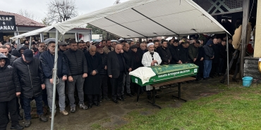 DÖNEMİN KARA KUTUSU OLARAK BİLİNEN SUÇ ÖRGÜTÜ LİDERİ HADİ ÖZCAN, SAKARYA'DA TOPRAĞA VERİLDİ ÖZCAN, VASİYETİ ÜZERİNE 2 BUÇUK YAŞINDAYKEN KAYBETTİĞİ ANNESİNİN YANINA DEFNEDİLDİ