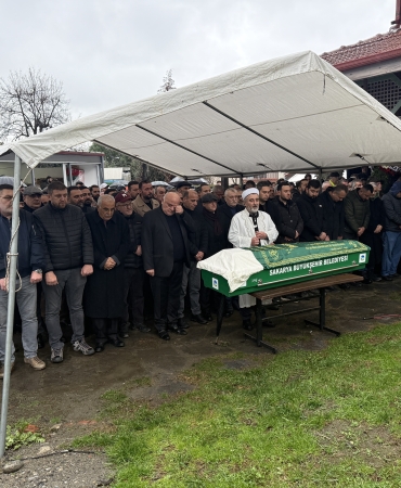 DÖNEMİN KARA KUTUSU OLARAK BİLİNEN SUÇ ÖRGÜTÜ LİDERİ HADİ ÖZCAN, SAKARYA'DA TOPRAĞA VERİLDİ ÖZCAN, VASİYETİ ÜZERİNE 2 BUÇUK YAŞINDAYKEN KAYBETTİĞİ ANNESİNİN YANINA DEFNEDİLDİ