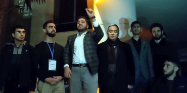 SAKARYA ÜNİVERSİTESİ'NDEKİ İPTALE TEPKİLER ÇIĞ GİBİ BÜYÜYOR 'DOĞU TÜRKİSTAN' PANELİNİ DAKİKALAR KALA GEREKÇE GÖSTERMEDEN İPTAL ETTİLER PANELİN YAPILACAĞI SALONUN IŞIKLARI KAPATILDI, ETKİNLİĞE GELENLER GERİ GÖNDERİLDİ SALONA GİREMEYEN KONUŞMACI VE ÖĞRENCİLER İSYAN ETTİ, YETKİLİLER AĞIZLARINI AÇAMADI