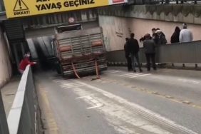 ARİFİYE ALT GEÇİDİNE BU KEZ TIR SIKIŞTI
