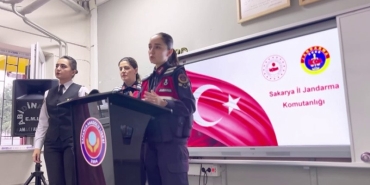 LİSE ÖĞRENCİLERİ, KADES VE UYUMA UYGULAMASINI JANDARMADAN ÖĞRENDİ