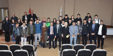 BAŞKAN DİNÇ MECLİS TOPLANTISINDA ÖĞRENCİLERİ AĞIRLADI