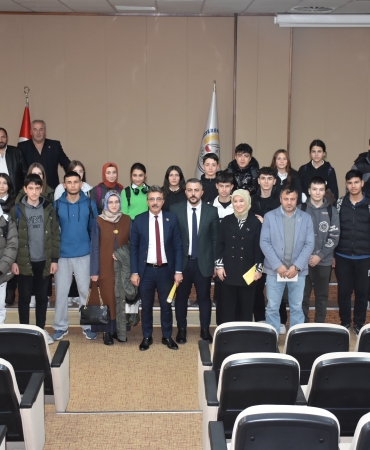 BAŞKAN DİNÇ MECLİS TOPLANTISINDA ÖĞRENCİLERİ AĞIRLADI