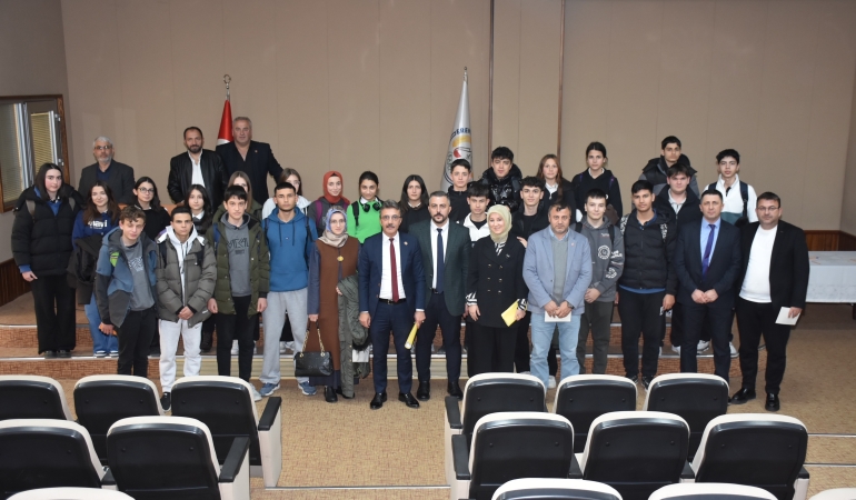 BAŞKAN DİNÇ MECLİS TOPLANTISINDA ÖĞRENCİLERİ AĞIRLADI