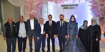 BAŞKAN ŞENOL DİNÇ ÇİFTLERE ÖMÜR BOYU MUTLULUK DİLEDİ (2)