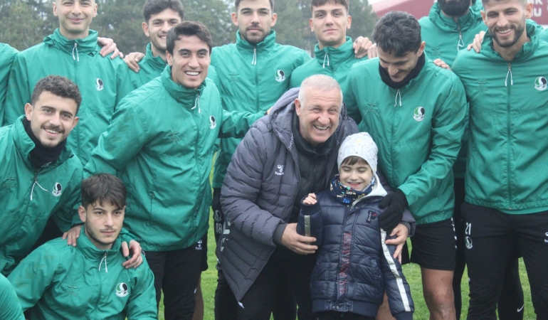 DMD hastası minik Asaf, “Sizin gibi futbolcu olmak istiyorum”