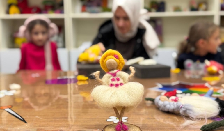 Anne ve çocuklarından ‘peri bebek’ sanatı