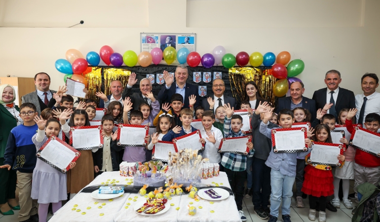 Başkan Osman Çelik Miniklerin Karne Heyecanına Ortak Oldu