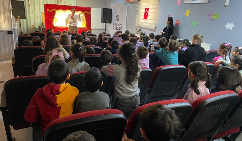 Serdivan’da Çocuklar Tiyatro ile Buluşuyor