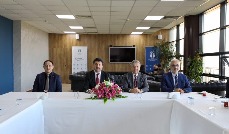 SUBÜ’nün akredite programları belgelerini aldı