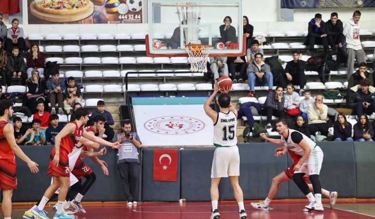 Dev adamlardan kritik galibiyet: 76-65