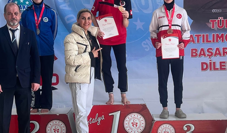 Büyükşehir sporcuları Ankara’daki şampiyonaya 4 madalyayla damga vurdu