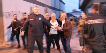 SAKARYA'DA VAHŞET: ESKİ POLİS, SEVGİLİSİNİ BOĞAZINDAN DEFALARCA BIÇAKLADI BIÇAKLA AĞIR YARALADIĞI SEVGİLİSİ İÇİN DAHA ÖNCESİNDE 3 KEZ ŞEHRİ BİRBİRİNE KATMIŞTI ŞÜPHELİ, ÖZEL HAREKAT POLİSLERİYLE YAPILAN OPERASYONLA GÖZALTINA ALINDI