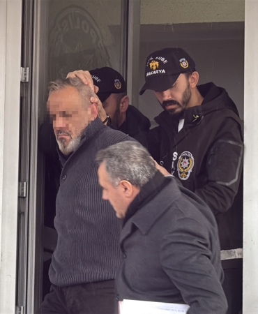 SEVGİLİSİNİ BOĞAZINDAN DEFALARCA BIÇAKLAYAN ESKİ POLİS ADLİYEDE