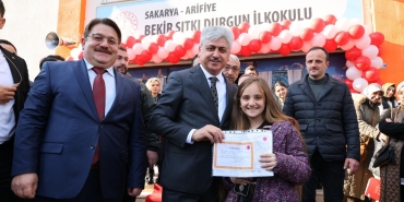 SAKARYA'DA 211 BİN 700 ÖĞRENCİ KARNE HEYECANI YAŞADI