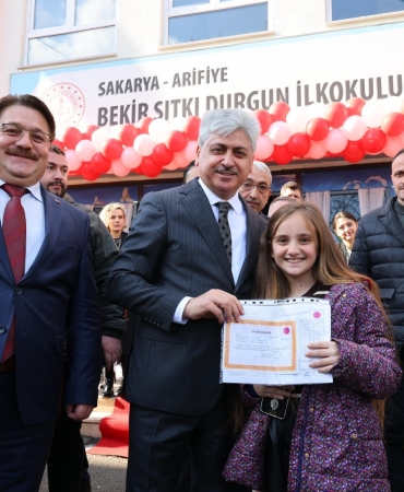SAKARYA'DA 211 BİN 700 ÖĞRENCİ KARNE HEYECANI YAŞADI