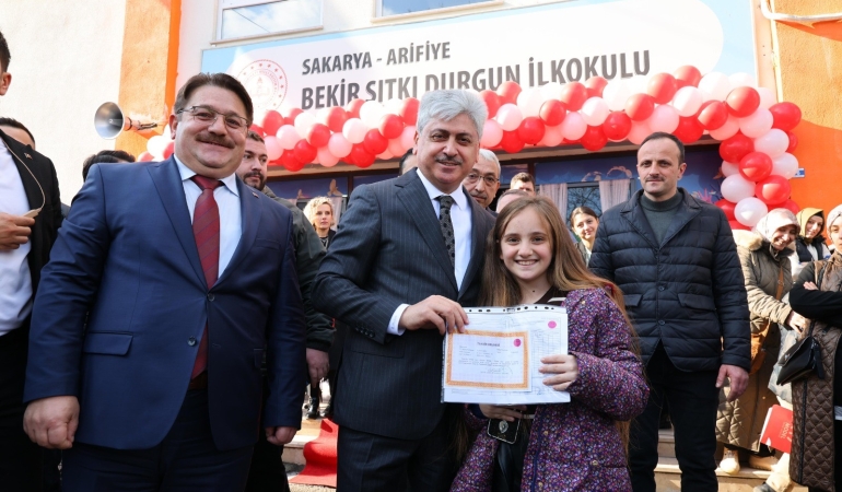 Sakarya’da 211 bin 700 öğrenci karne heyecanı yaşadı