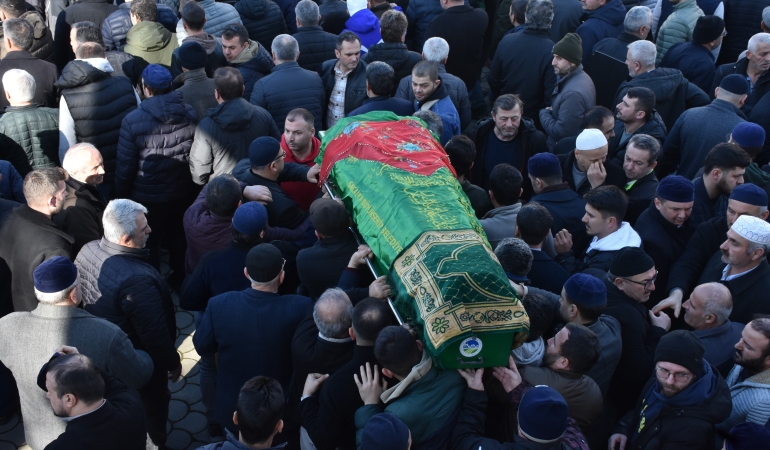 Feci kazada hayatını kaybeden anne ve kızına son görev