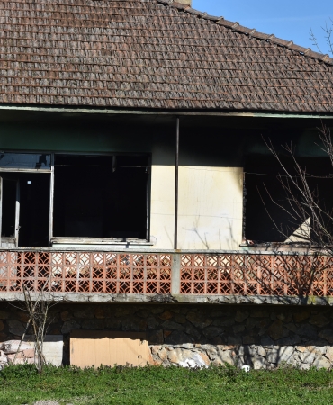EVDE ÇIKAN YANGINDA YAŞLI KADIN HAYATINI KAYBETTİ