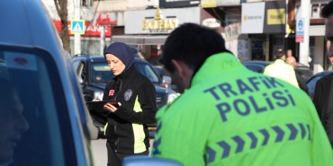 SAKARYA'DA POLİSTEN DENETİM: KURALLARA UYMAYANLARA CEZA YAĞDI