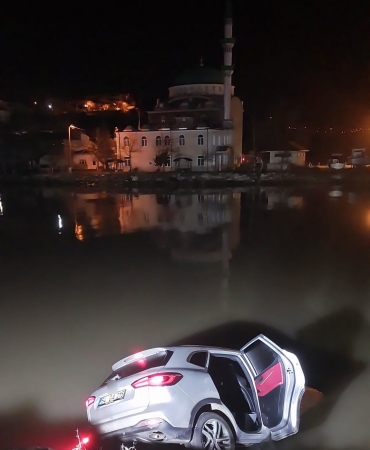 KONTROLDEN ÇIKAN CİP MELEN ÇAYI'NA DÜŞTÜ: 3 HAFİF YARALI