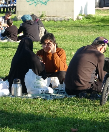 KIŞ AYINDA YAZDAN KALMA GÜN: GÜNEŞİ GÖREN PARK, CADDE VE SOKAKLARA AKIN ETTİ
