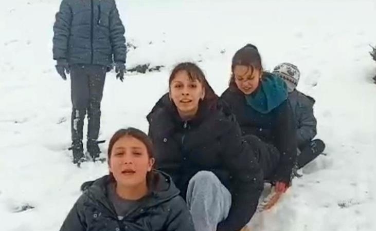 Sakarya’da çocukların görülmeye değer kayak keyfi