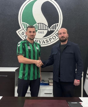 Sakaryaspor, Burak Altıparmak’ı renklerine bağladı