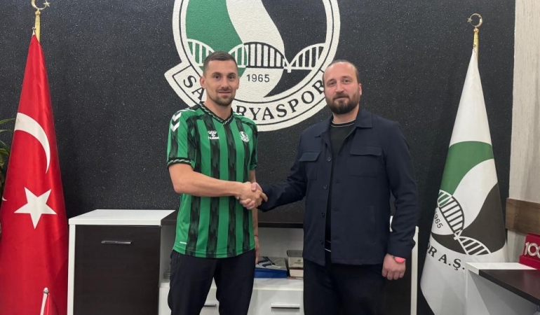 Sakaryaspor, Burak Altıparmak’ı renklerine bağladı