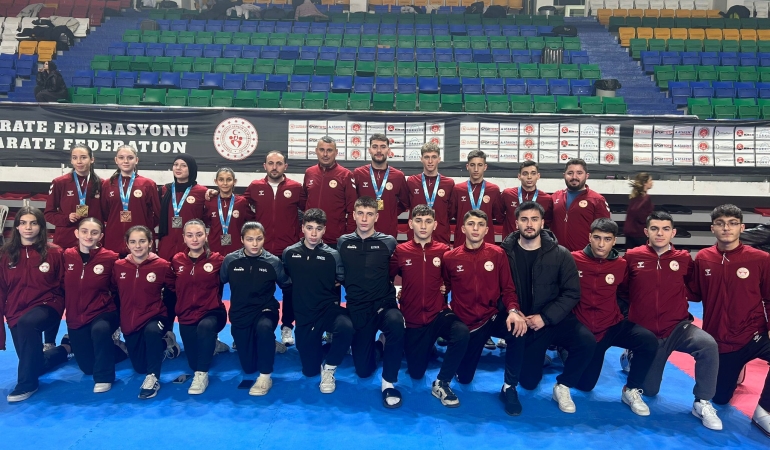 Ankara’da yapılan Ümit-Genç ve U21 Türkiye Karate Şampiyonası’nda Hendek Karate Spor Kulübü 8 madalya alarak şampiyonaya damga vurdu.