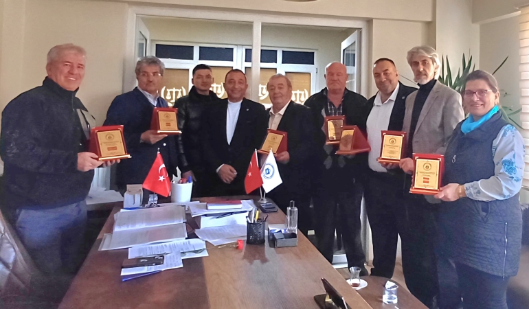 Sakarya Katlıpazaryeri Derneği’nden Gazetecilere anlamlı kutlama