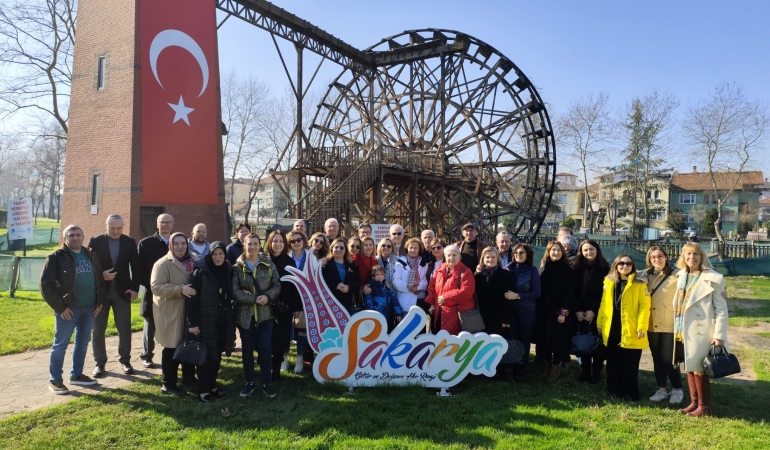 Eski dostlar bir araya geldi; SAÜ Vakfı Koleji eski öğretmenleri buluştu