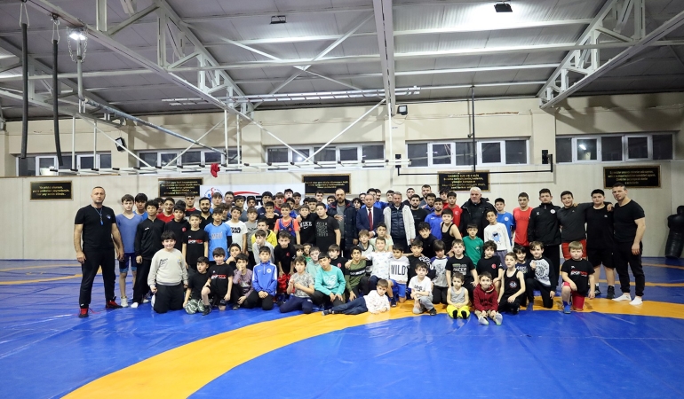 Şampiyon güreşçilerin şehri Sakarya 16 sporcusuyla mindere iniyor: “Kupalarla döneceğinize inanıyoruz”