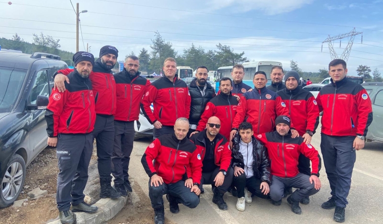 Büyükşehir itfaiyesi asrın felaketinde nefes olduğu vatandaşlarla buluştu