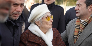 2438c093-a731-4eb1-9994-6cf842ec2b81_130106071