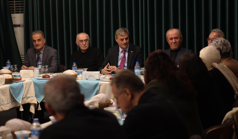 Farklı görüşler ve öneriler Sakarya için aynı masada:  “Gayemiz günü kurtarmak değil 100 yıllık planları hayata geçirmektir”