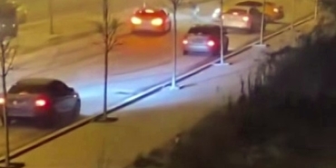 SAKARYA'DA KAR YAĞIŞI HAYATI FELÇ ETTİ: KAZALAR PEŞ PEŞE GELDİ, ONLARCA ARAÇ YOLLARDA KALDI BAZI VATANDAŞLAR İSE KARIN KEYFİNİ ÇIKARDI