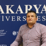 PROF. DR. UTKUCU, DEPREM RİSKİ HAKKINDA KONUŞTU SAÜ JEOFİZİK MÜHENDİSLİĞİ BÖLÜM BAŞKANI UTKUCU: "DEPREM TEHLİKESİNİ AZALTMANIN YOLU SAĞLAM YAPILAŞMADAN VE DOĞRU DENETİMDEN GEÇİYOR"