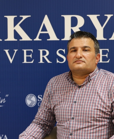 PROF. DR. UTKUCU, DEPREM RİSKİ HAKKINDA KONUŞTU SAÜ JEOFİZİK MÜHENDİSLİĞİ BÖLÜM BAŞKANI UTKUCU: "DEPREM TEHLİKESİNİ AZALTMANIN YOLU SAĞLAM YAPILAŞMADAN VE DOĞRU DENETİMDEN GEÇİYOR"