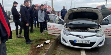 SAKARYA'DA TIR İLE SÜRÜCÜ KURSU ARACI ÇARPIŞTI: 4 YARALI
