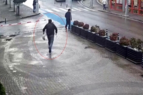 DİLENCİNİN "OSCARLIK" PERFORMANSI ZABITAYI GÖRÜNCE SON BULDU, O ANLAR KAMERADA KOLTUK DEĞNEĞİ İLE SAKAT NUMARASI YAPIYORDU, ZABITAYI GÖRÜNCE MARATON KOŞUCUSUNA DÖNDÜ