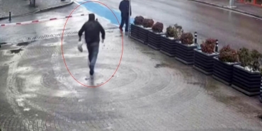 DİLENCİNİN "OSCARLIK" PERFORMANSI ZABITAYI GÖRÜNCE SON BULDU, O ANLAR KAMERADA KOLTUK DEĞNEĞİ İLE SAKAT NUMARASI YAPIYORDU, ZABITAYI GÖRÜNCE MARATON KOŞUCUSUNA DÖNDÜ