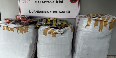 JANDARMA, YOL KONTROLÜNDE SAHTE 1 BUÇUK MİLYONLUK TAKIM FORMASI ELE GEÇİRDİ